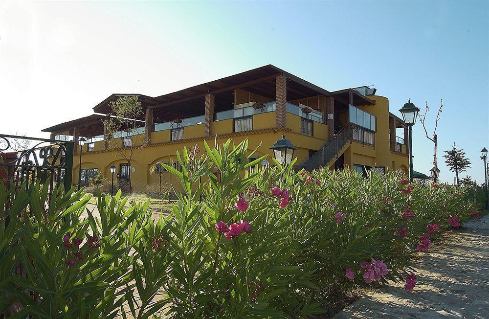בוטריצ'לו Marina Del Marchese Beach Resort מראה חיצוני תמונה