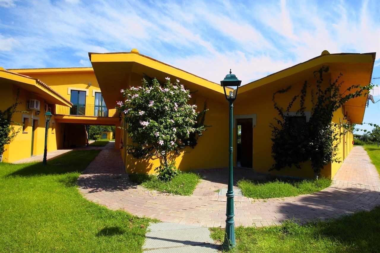 בוטריצ'לו Marina Del Marchese Beach Resort מראה חיצוני תמונה